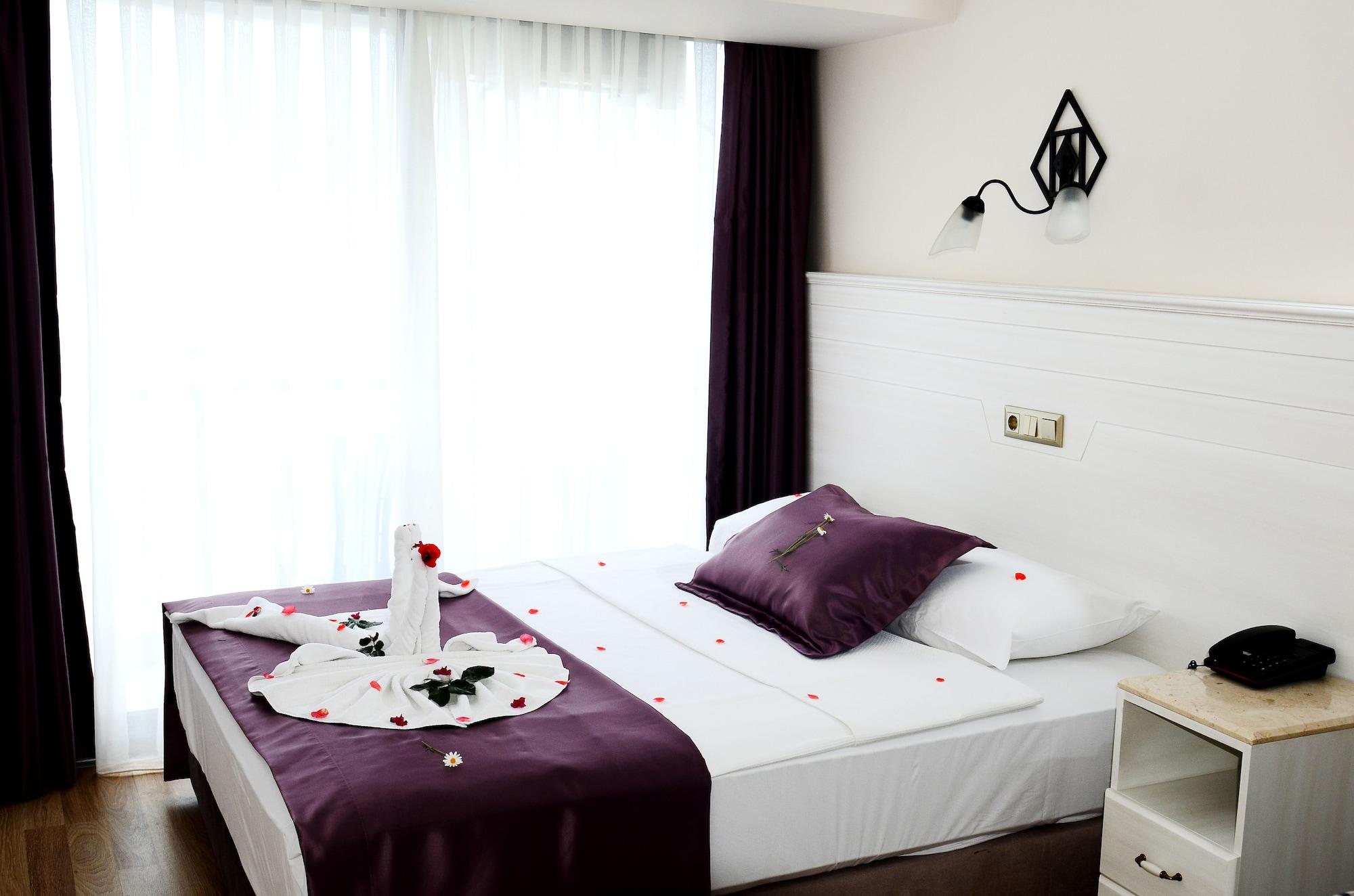 By Karaaslan Otel Kuşadası